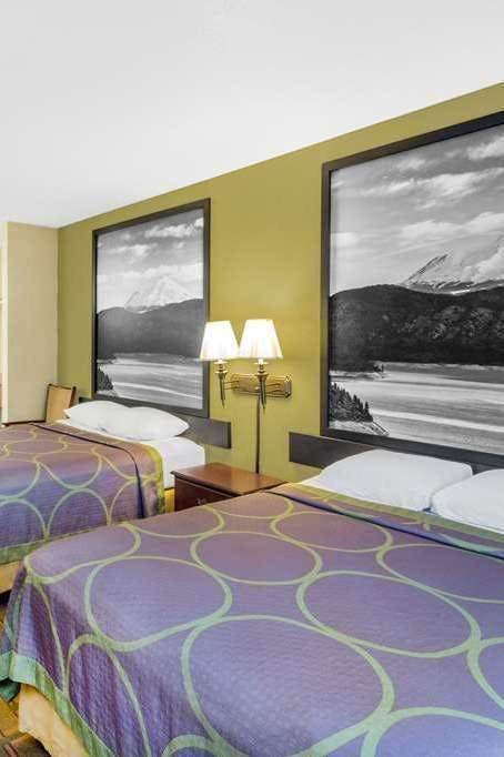 Hotel Super 8 by Wyndham Corning photo 2