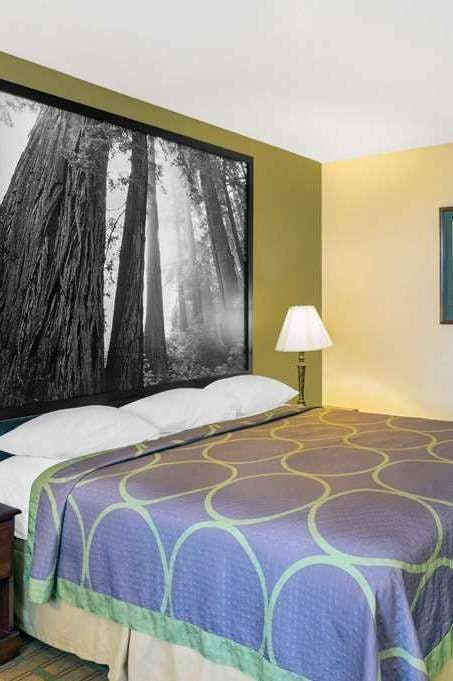 Hotel Super 8 by Wyndham Corning photo 1