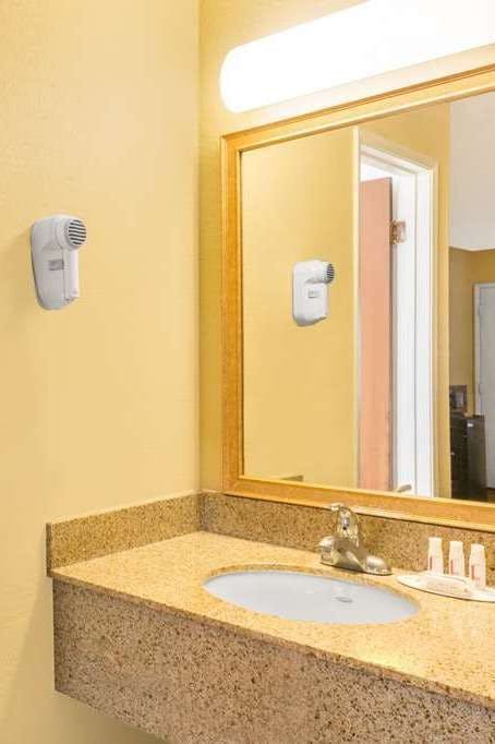 Hotel Super 8 by Wyndham Corning photo 3