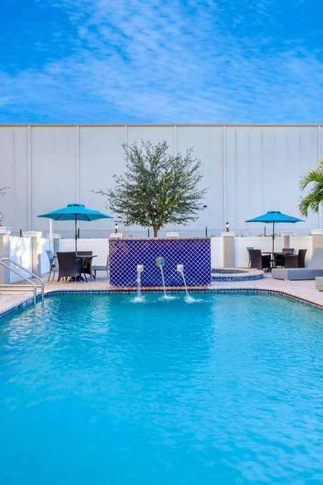 Hotel La Quinta Inn & Suites by Wyndham Tampa Central photo 3