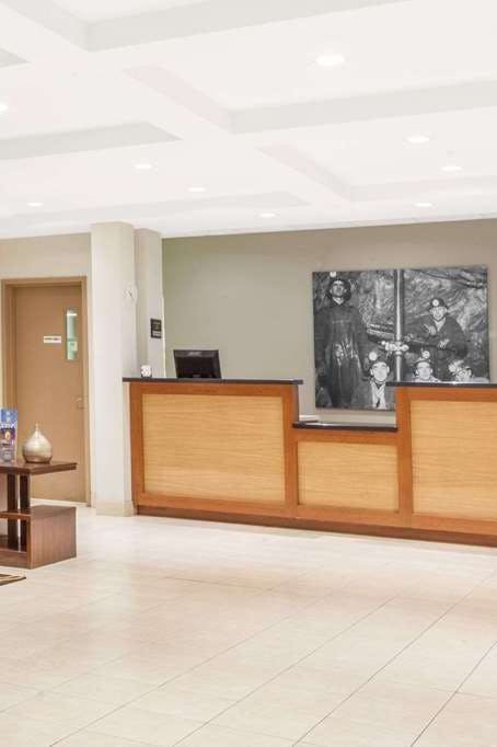 Hotel Super 8 Red Lake ON photo 4