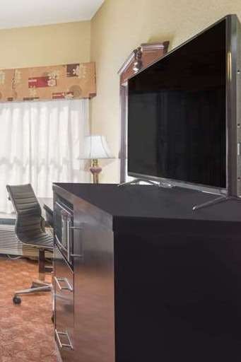 Hotel Baymont by Wyndham Fayetteville photo 3