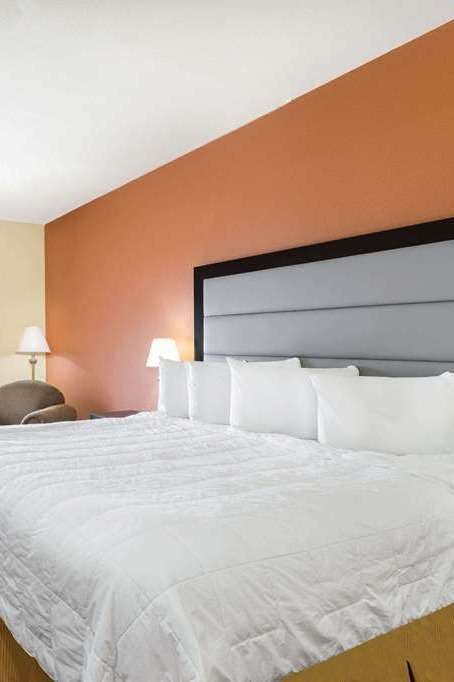 Hotel Baymont by Wyndham Fayetteville photo 1