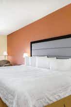 Hotel Baymont Inn Fayetteville photo 1