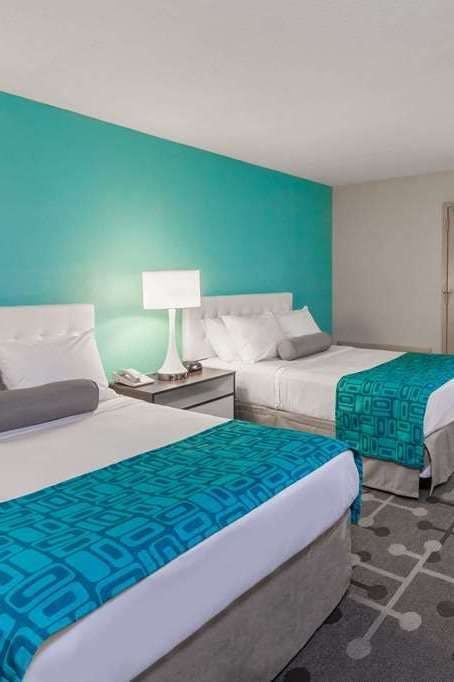 Hotel Howard Johnson by Wyndham Romulus Detroit Metro Airport photo 2