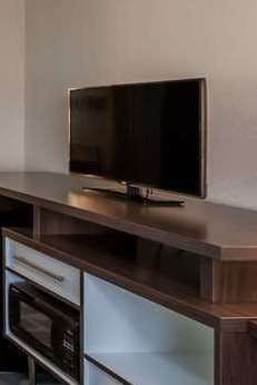 Hotel Howard Johnson by Wyndham Romulus Detroit Metro Airport photo 4