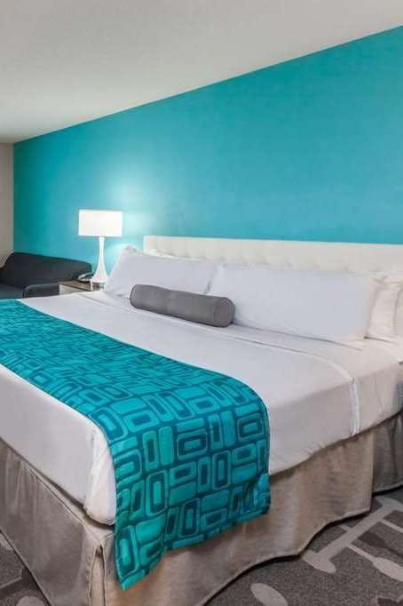 Hotel Howard Johnson by Wyndham Romulus Detroit Metro Airport photo 1