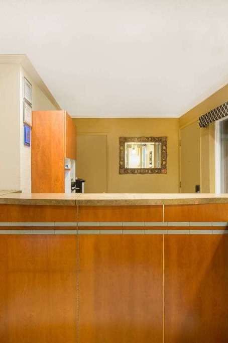 Hotel Super 8 by Wyndham Martinez photo 4