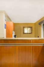 Hotel Super 8 by Wyndham Martinez photo 4