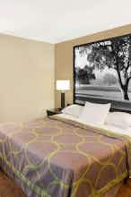 Hotel Super 8 by Wyndham Martinez photo 1