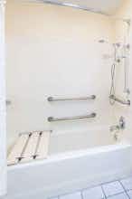 Hotel Baymont Inn Suites Dunn photo 5