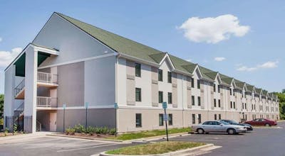 Days Inn by Wyndham Lanham Washington DC