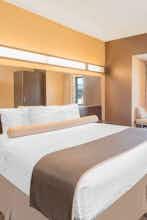 Hotel Microtel Inn & Suites by Wyndham Quincy Downtown/River Area photo 1