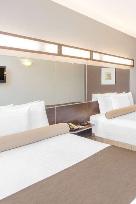 Hotel Microtel Inn & Suites by Wyndham Quincy Downtown/River Area photo 2