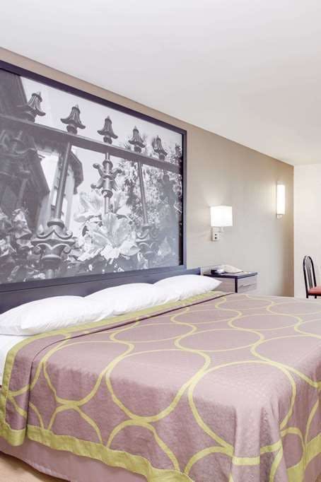 Hotel Super 8 by Wyndham Dalton photo 1