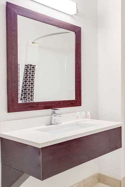 Hotel Super 8 by Wyndham Dalton photo 4