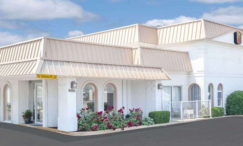 Super 8 by Wyndham Morton Grove/Chicago