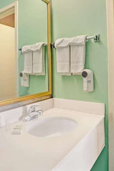 Hotel Super 8 by Wyndham Gaffney photo 4