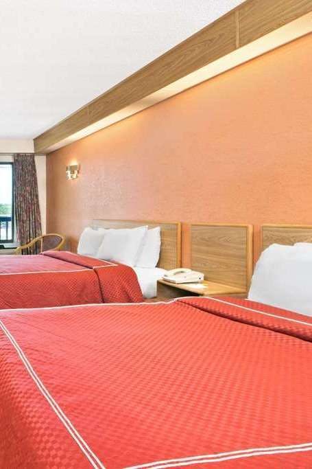 Hotel Days Inn by Wyndham Charlotte Northlake photo 2