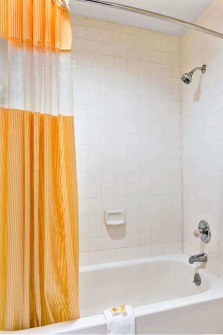 Hotel Days Inn by Wyndham Charlotte Northlake photo 5