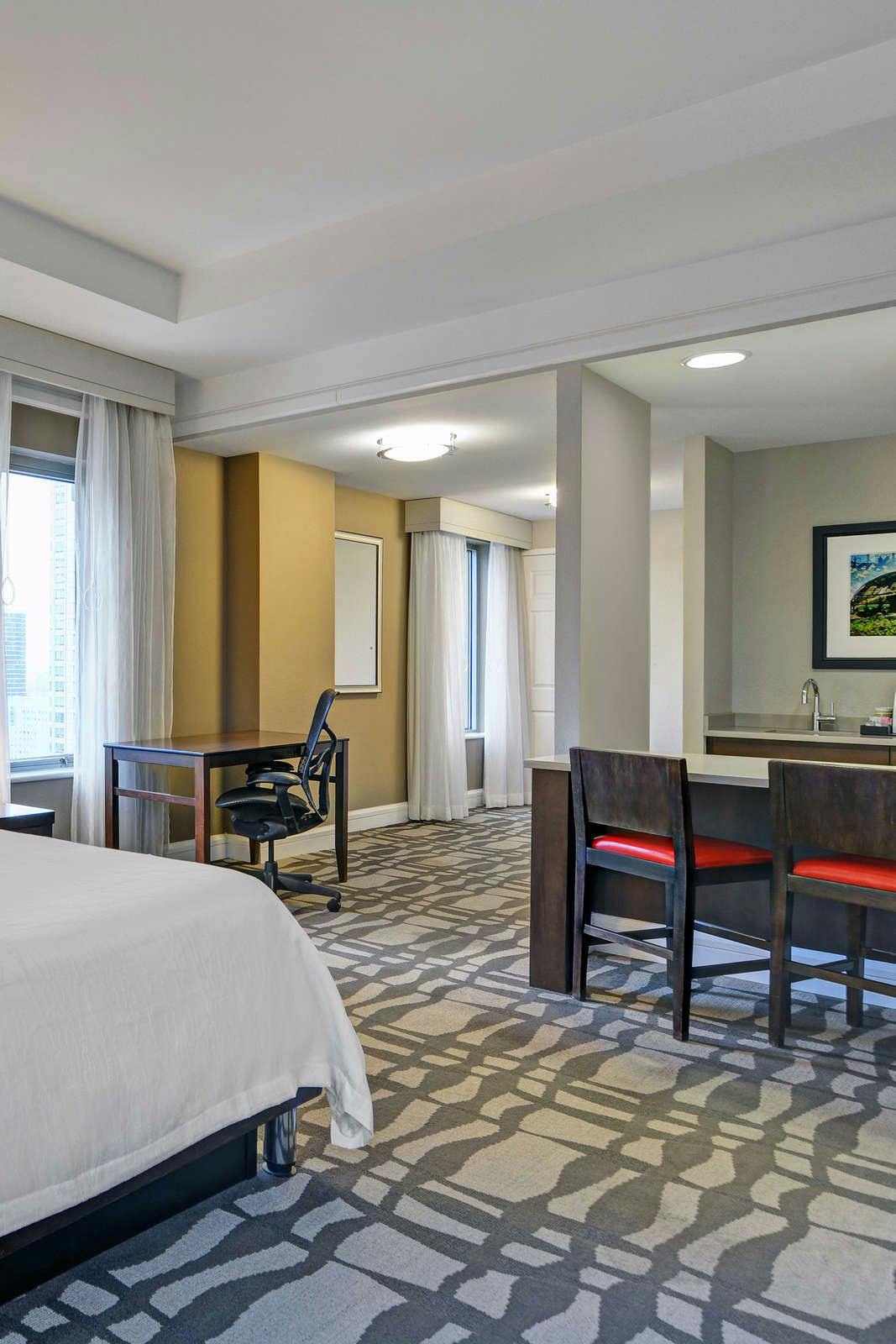 Hotel Embassy Suites by Hilton Chicago Downtown River North photo 3