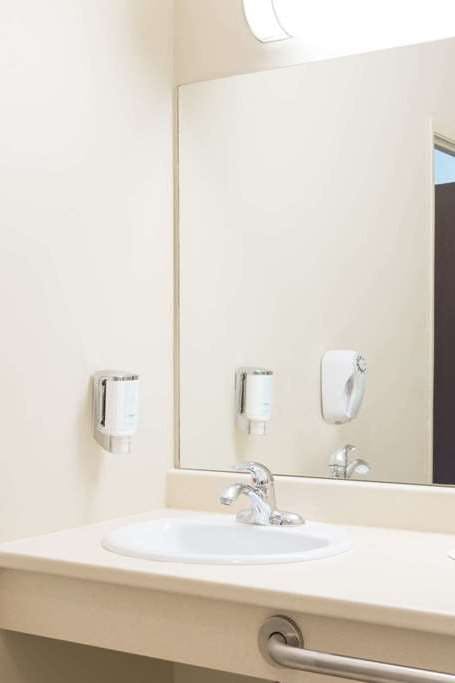 Hotel Super 8 by Wyndham Windsor NS photo 4