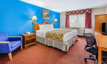 Hotel Baymont Perrysburg photo 5