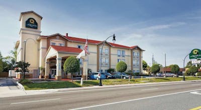La Quinta Inn & Suites by Wyndham - Tampa South
