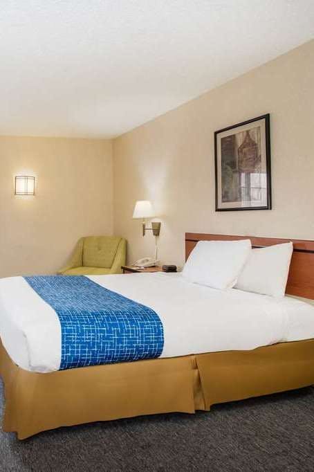Hotel Travelodge by Wyndham Colorado Springs Airport/Peterson SFB photo 1