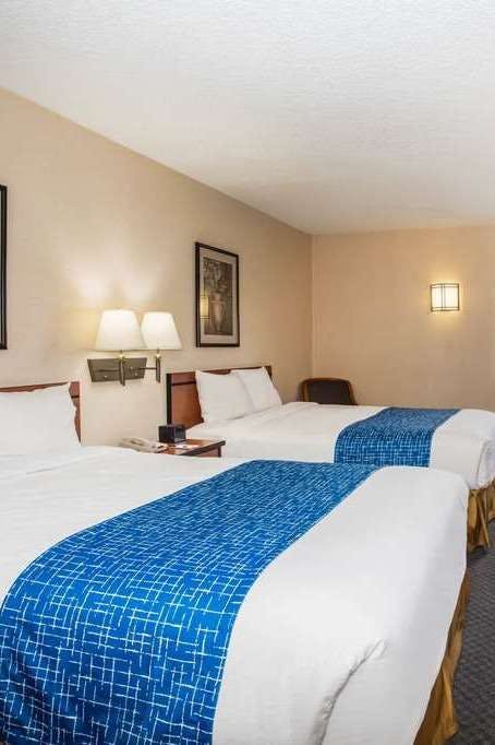 Hotel Travelodge by Wyndham Colorado Springs Airport/Peterson SFB photo 2