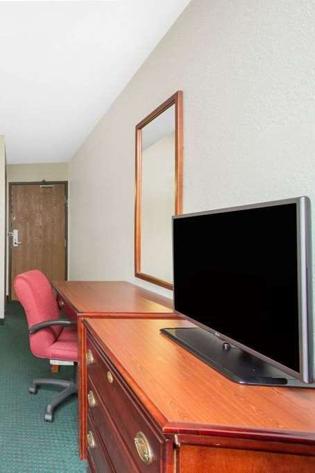 Hotel Super 8 by Wyndham Warner Robins photo 4