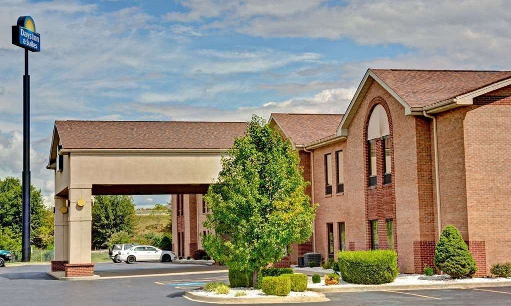 Days Inn & Suites by Wyndham Louisville SW