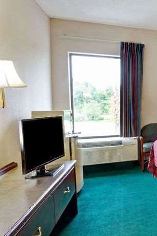 Hotel Days Inn & Suites by Wyndham Louisville SW photo 3