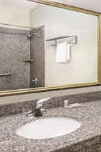 Hotel LQ by Wyndham Mercedes Outlet photo 4
