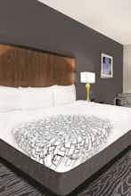 Hotel LQ by Wyndham Mercedes Outlet photo 1