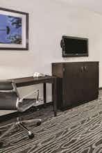 Hotel LQ by Wyndham Mercedes Outlet photo 3