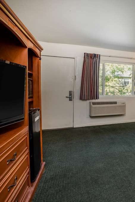 Hotel Travelodge by Wyndham Red Bluff South of Redding photo 3