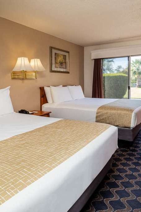 Hotel Travelodge by Wyndham Red Bluff South of Redding photo 2