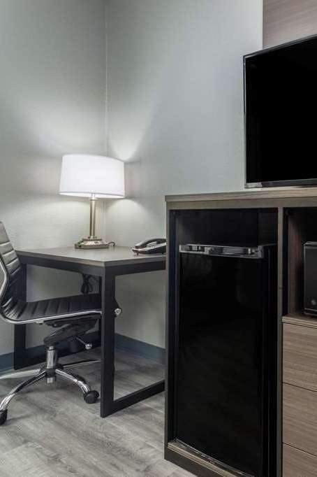 Hotel Ramada by Wyndham Sellersburg/Louisville North photo 4