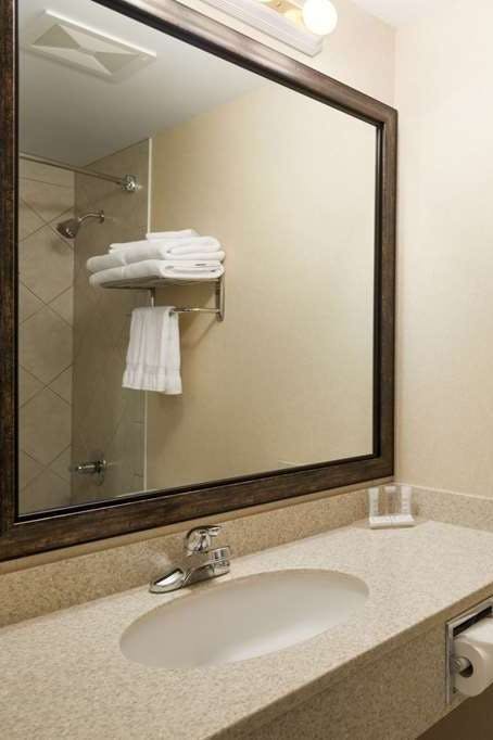 Hotel Travelodge by Wyndham Strathmore photo 5