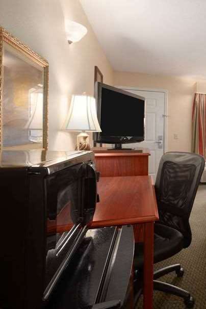 Hotel Baymont by Wyndham Gaffney photo 3