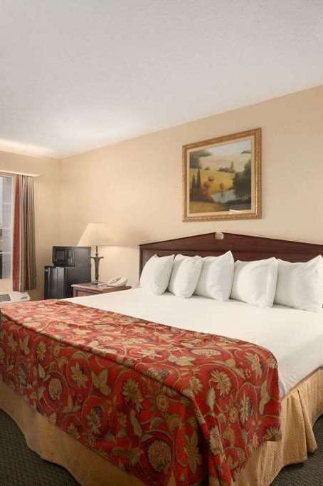 Hotel Baymont by Wyndham Gaffney photo 1