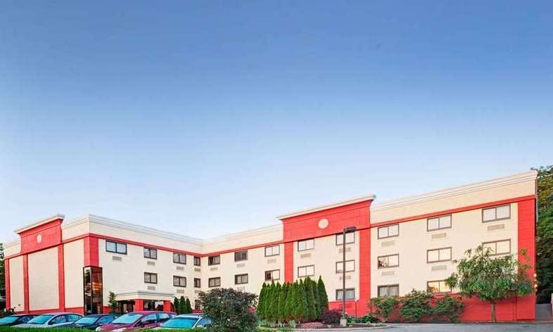 Super 8 by Wyndham Mahwah