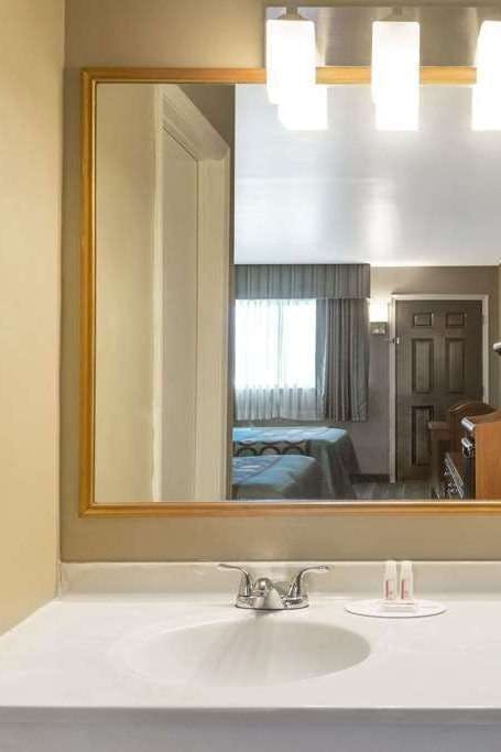 Hotel Super 8 by Wyndham Greencastle photo 5