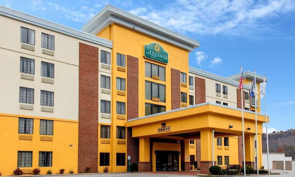 La Quinta Inn & Suites by Wyndham Elkview - Charleston NE