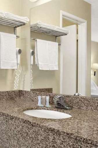 Hotel Travelodge by Wyndham San Francisco Bay photo 4