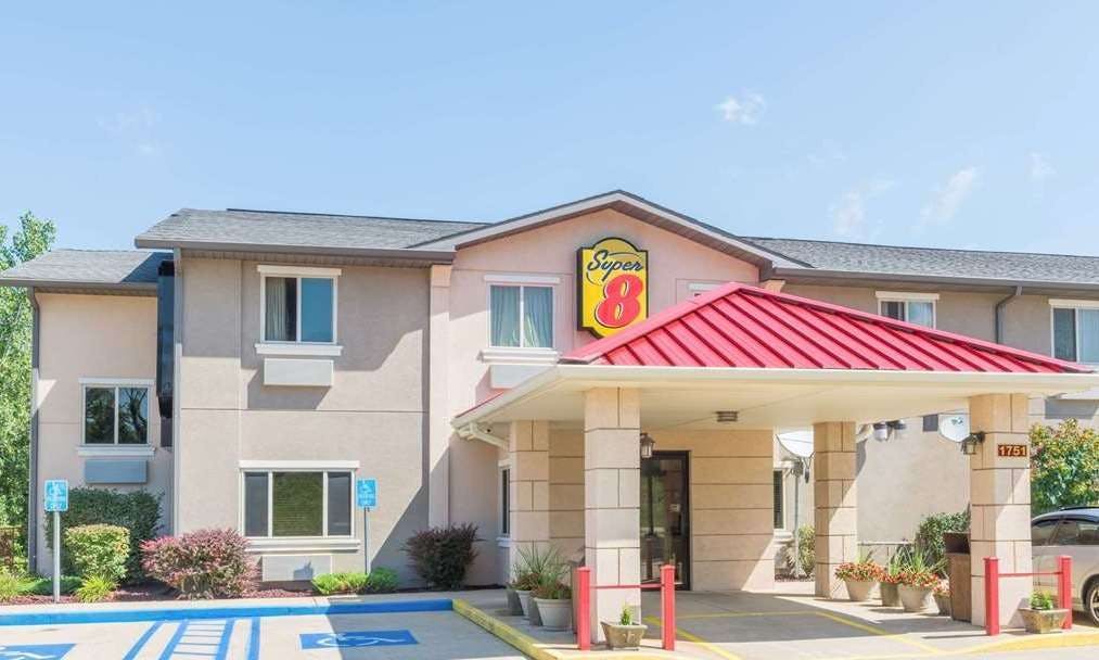 Super 8 Bloomington University