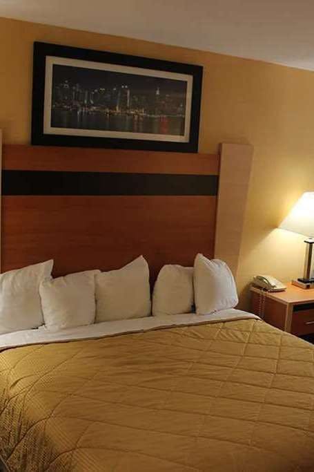 Hotel Baymont by Wyndham North Dartmouth / Fall River photo 1