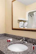 Hotel Baymont by Wyndham North Dartmouth / Fall River photo 5