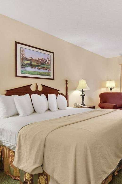 Hotel Baymont by Wyndham Eufaula photo 1